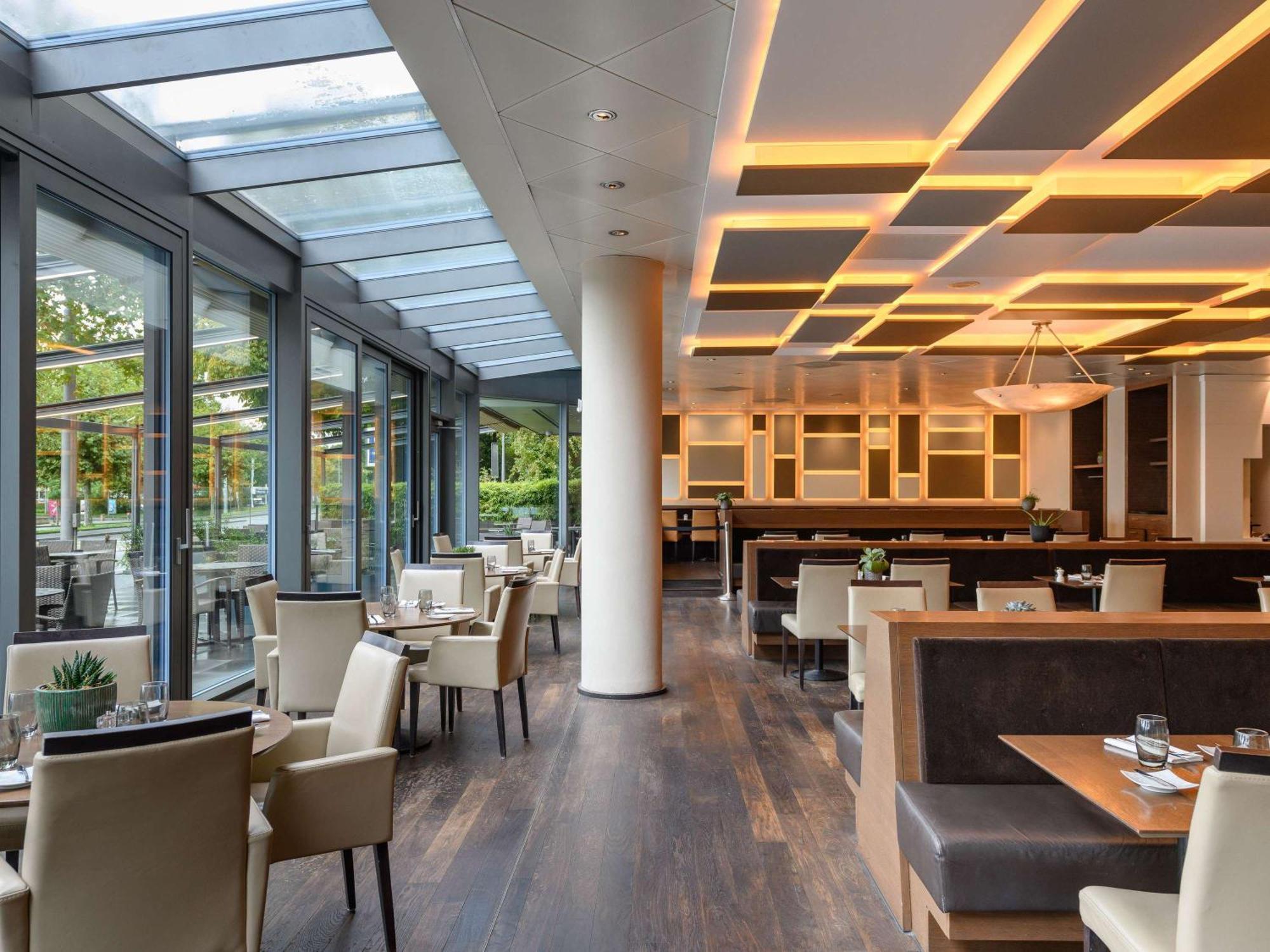 Moevenpick Hotel Lausana Exterior foto